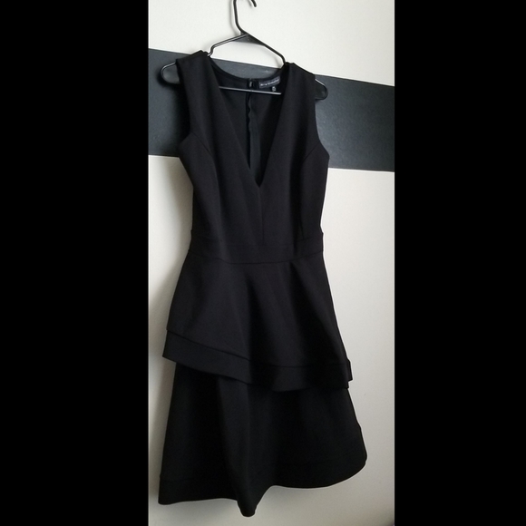 NEW LISTING!! BLACK V NECK RUFFLED HEM DRESS - Picture 4 of 11